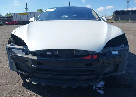 2014 Tesla Model S P85 из США, поврежденный, VIN 5YJSA1H18EFP39747